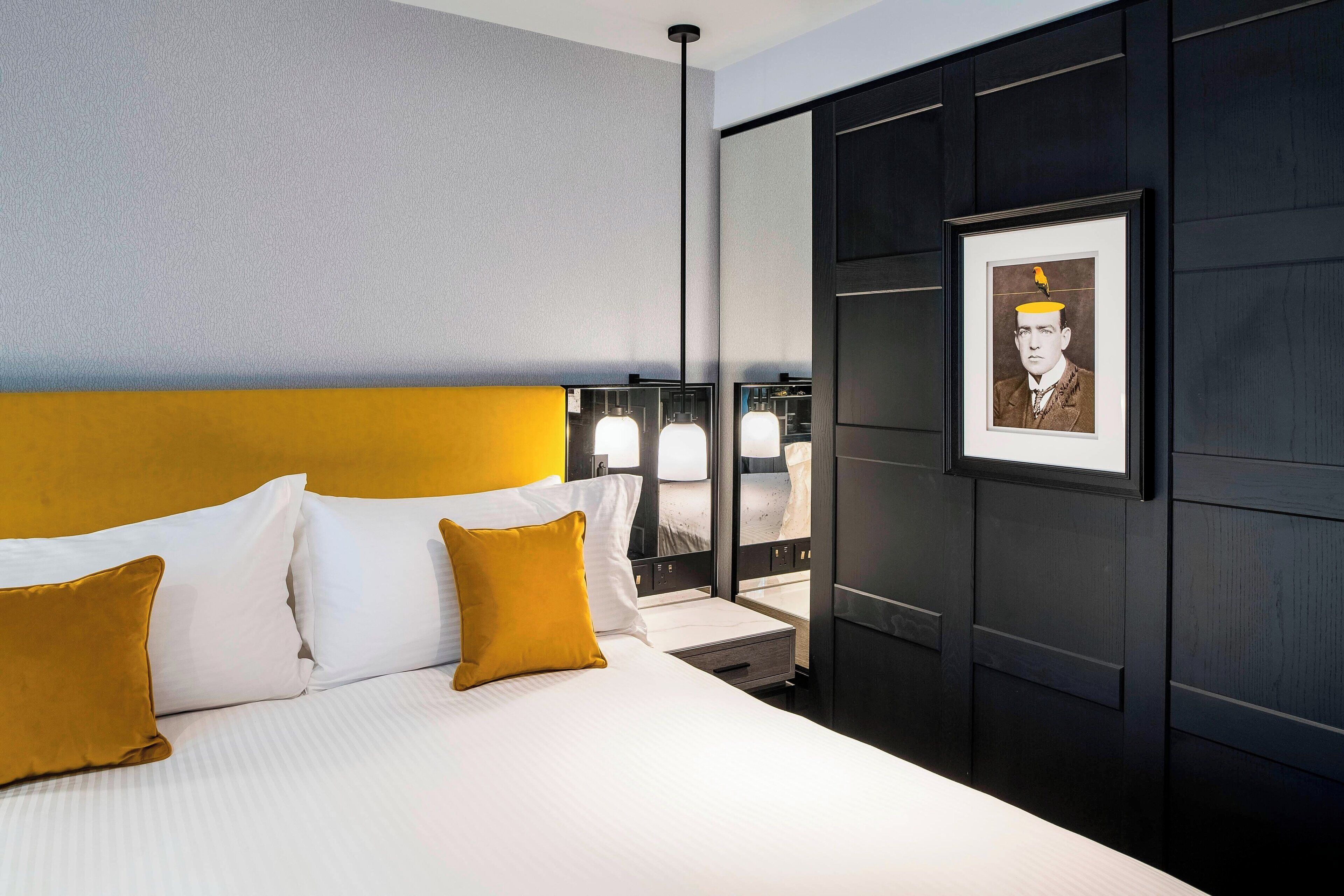 room, 1 king bed | 1 bedroom, hypo-allergenic bedding, minibar, in-room safe