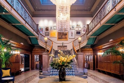 The Dixon, Autograph Collection