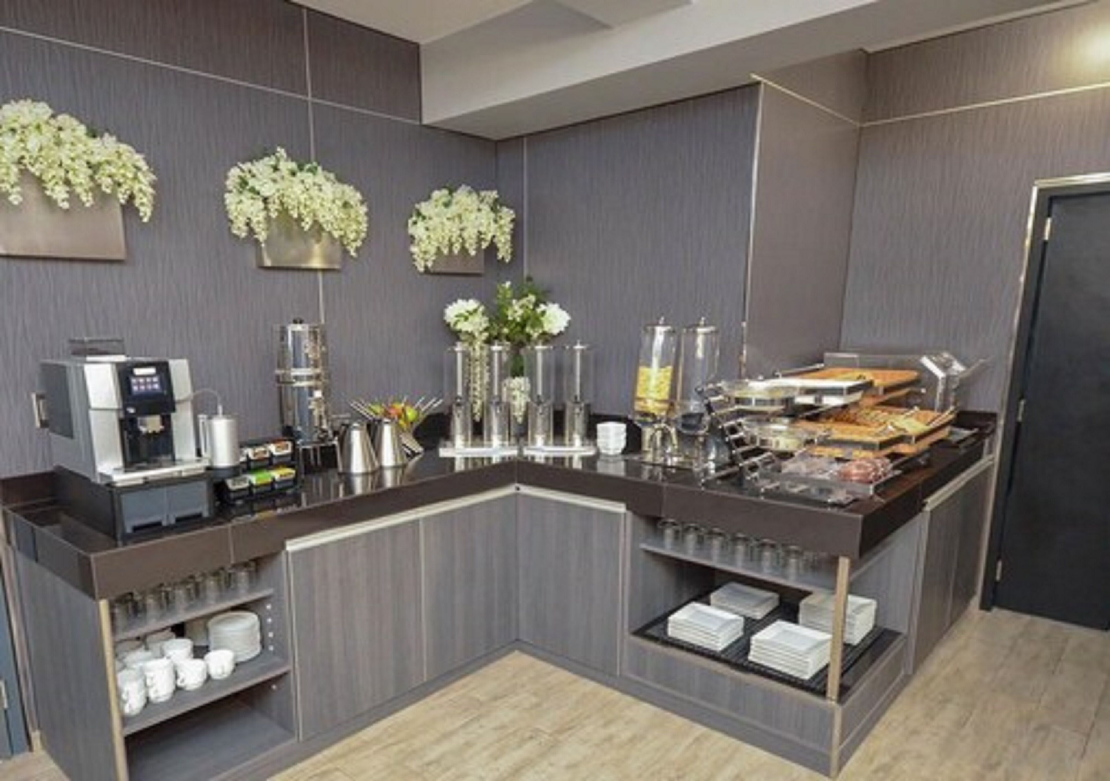 Se sirven desayunos y cocina local e internacional 