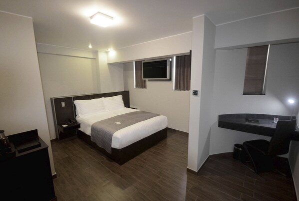 Deluxe Room, 1 Queen Bed