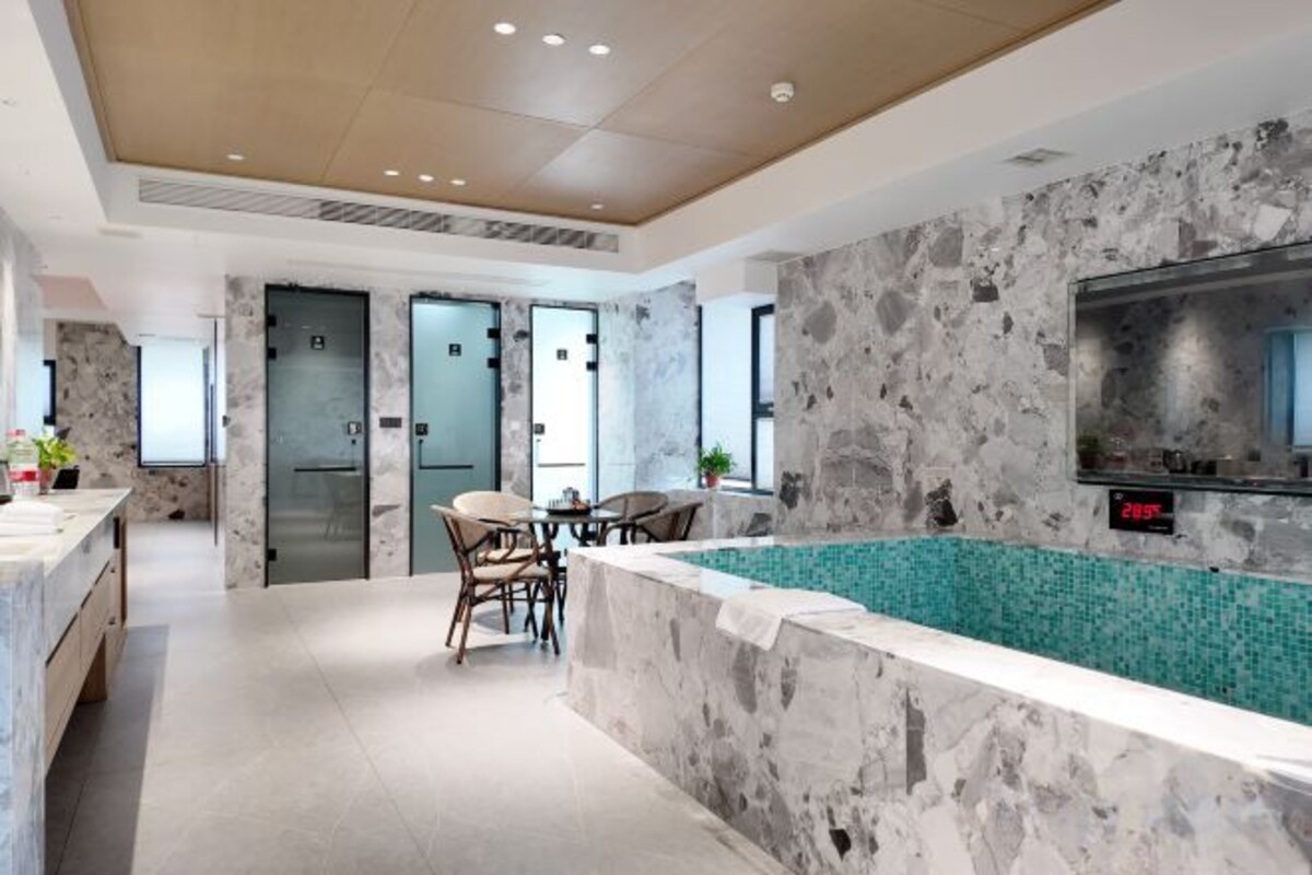 Leisure Suite