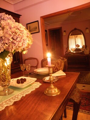 In-room dining - LA Nana DEL MAR Flat on the old Port of Cudillero (Cudillero)
