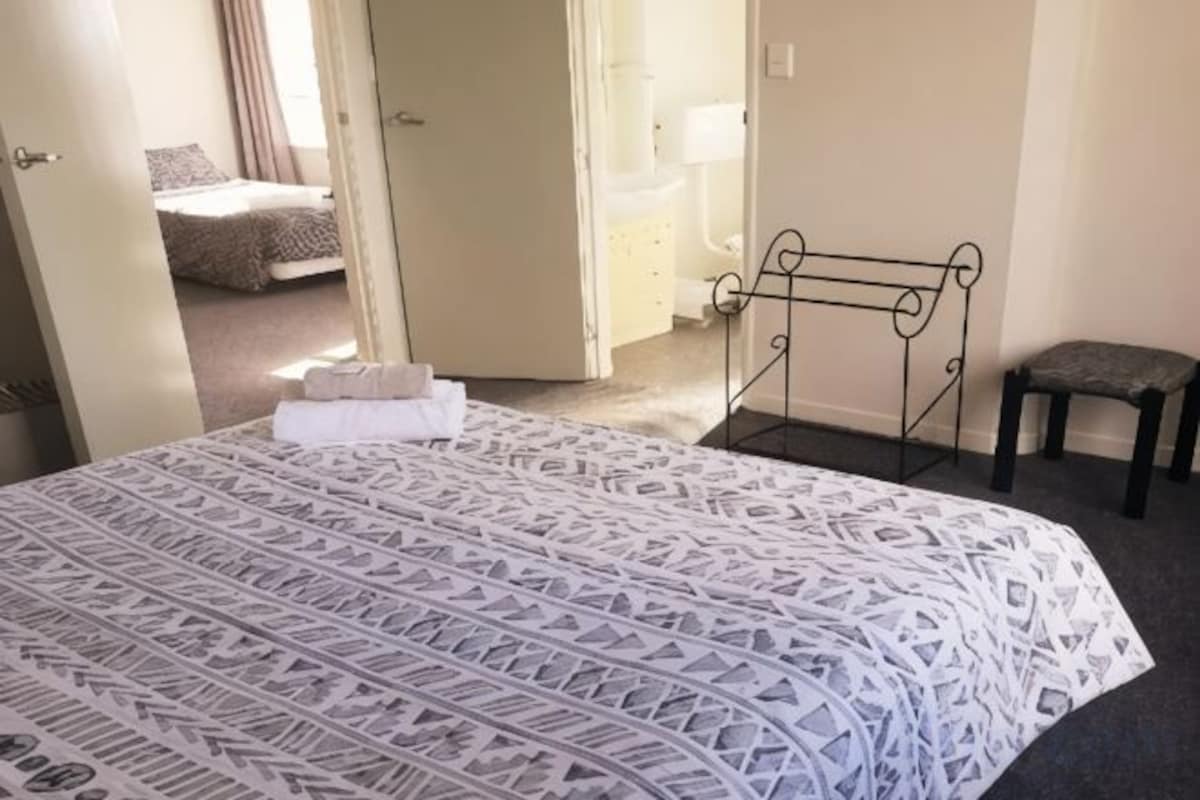 Premium bedding, WiFi (free), bed sheets
