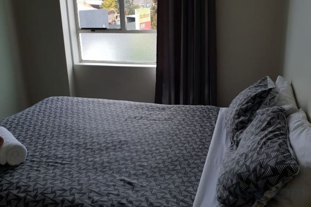 Premium bedding, WiFi (free), bed sheets