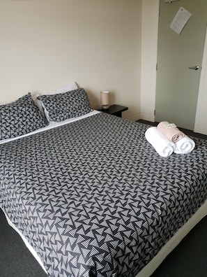 Literie de qualité supérieure, Wi-Fi gratuit, draps fournis