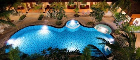 Kolam renang outdoor