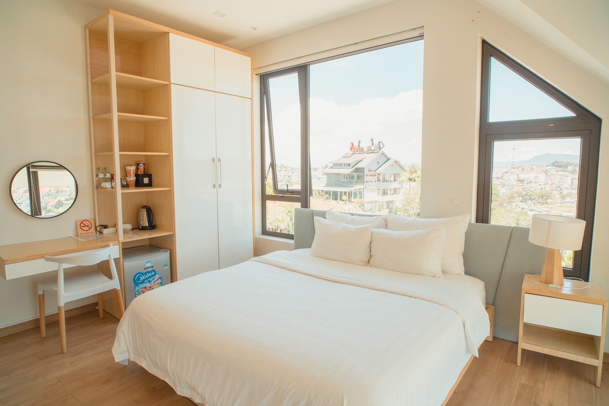 deluxe room, city view | desk, blackout curtains, iron/ironing board, free cots/infant beds