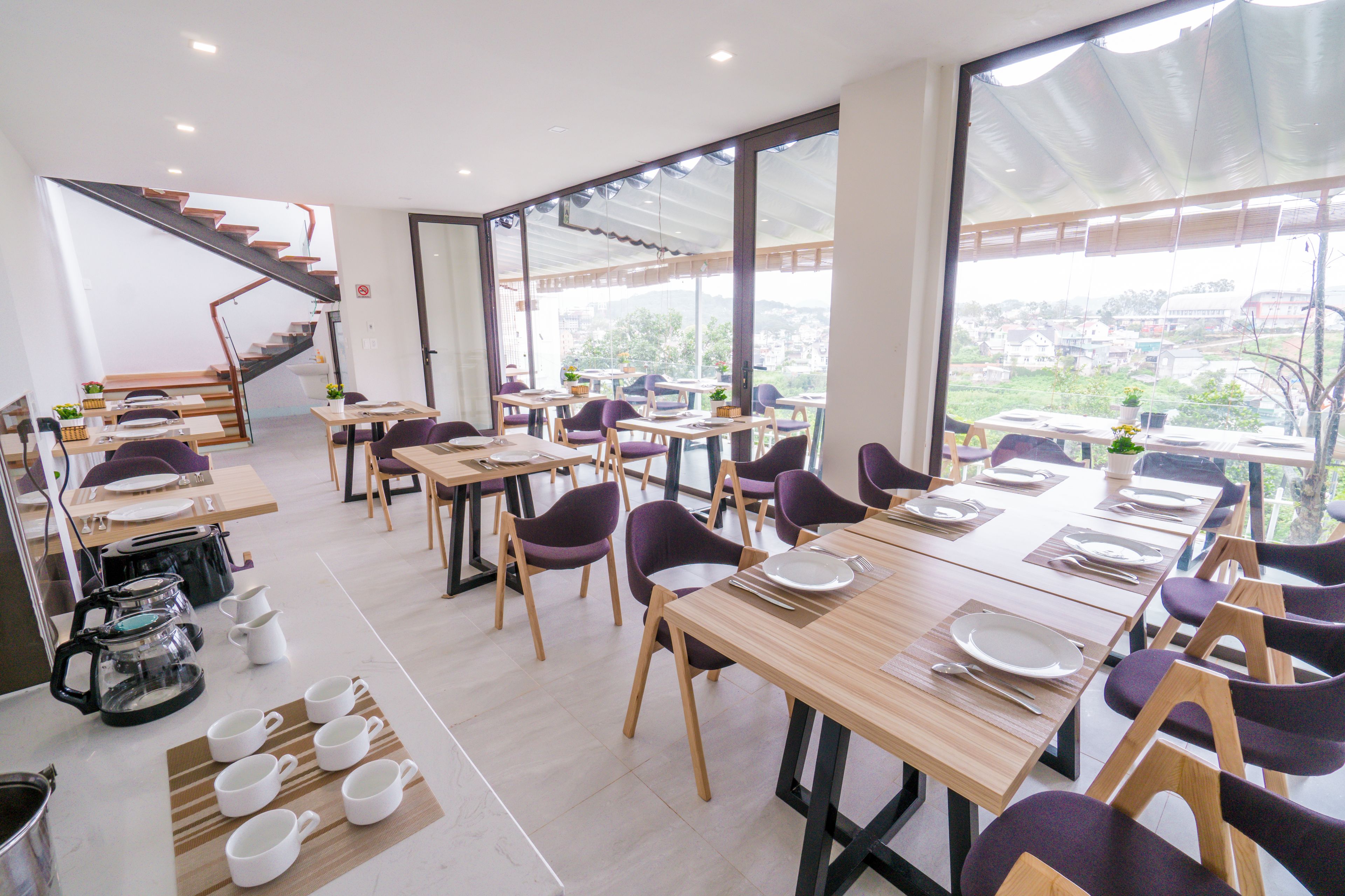 breakfast, lunch, dinner served; vietnamese cuisine