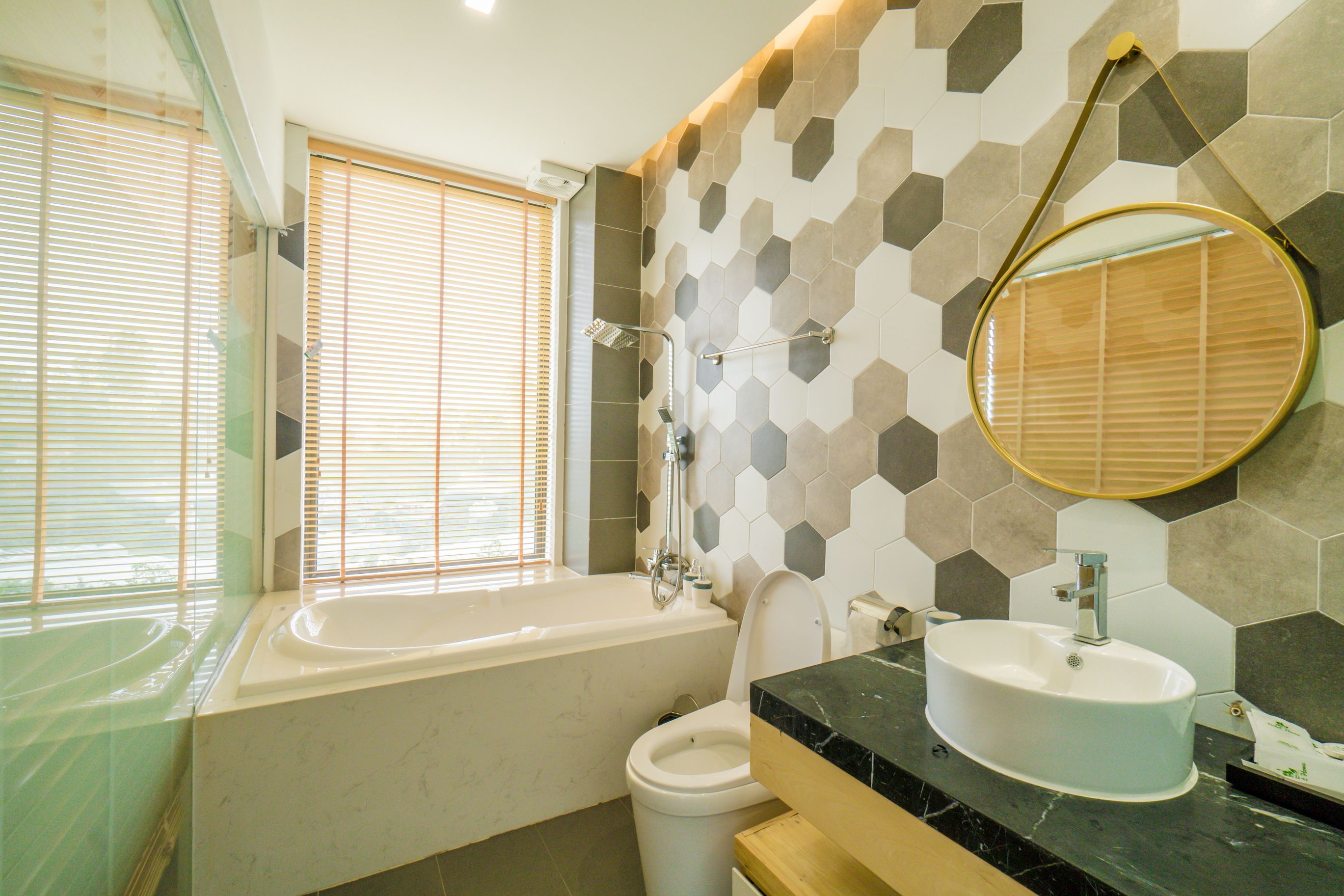 deluxe room, balcony, city view | bathroom | free toiletries, hair dryer, slippers