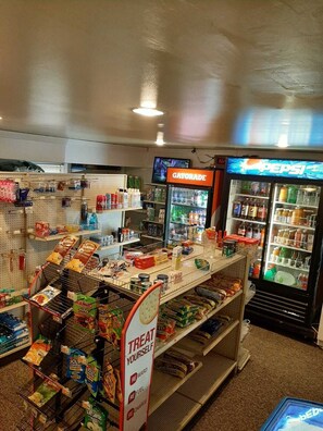 Snack bar - Clarysville Motel (Frostburg)