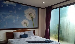 Standard Double Room - Ground Floor | Két bảo mật tại phòng, màn/rèm cản sáng 