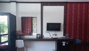Family Room | In-room safe, blackout drapes, free WiFi