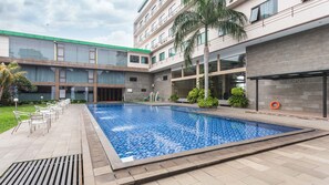 Outdoor pool - Novena Hotel (Lembang)