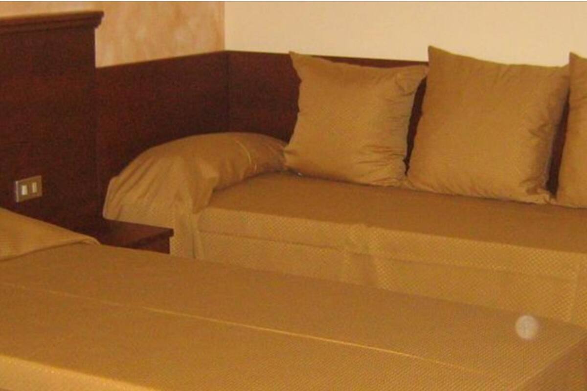Triple Room | Minibar, free WiFi, bed sheets