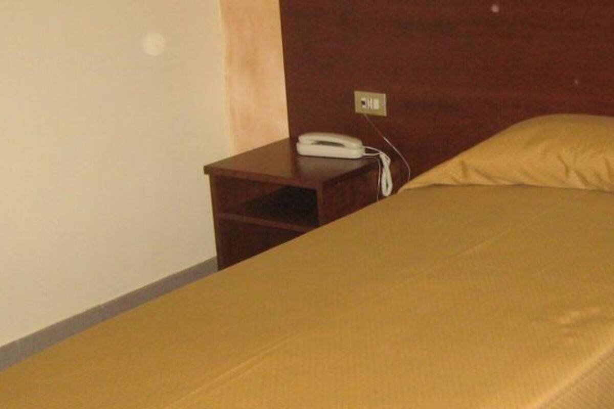 Single Room | Minibar, free WiFi, bed sheets