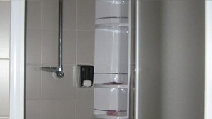 Bathroom shower - Hostiliae Ciminiera Hotel (Ostiglia)