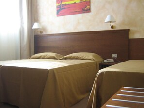 Minibar, kostenloses WLAN, Bettwäsche