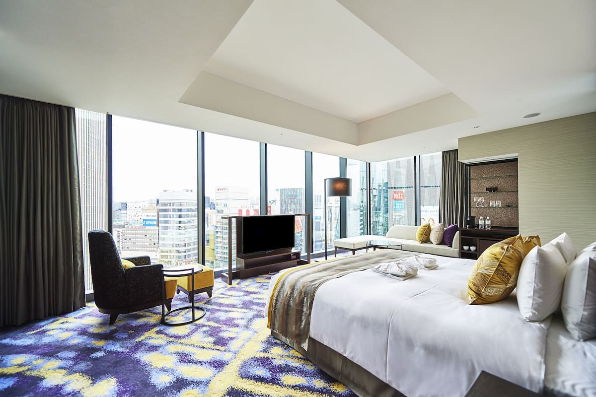 1 bedroom, down duvets, in-room safe, blackout curtains