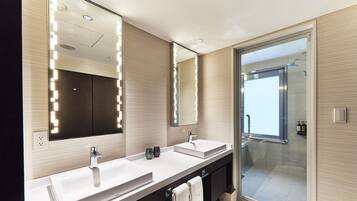 Free toiletries, hair dryer, slippers, bidet