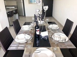 Familjelägenhet - flera sängar - icke-rökare | 2 sovrum, värdeförvaringsskåp på rummet och mörkläggningsgardiner