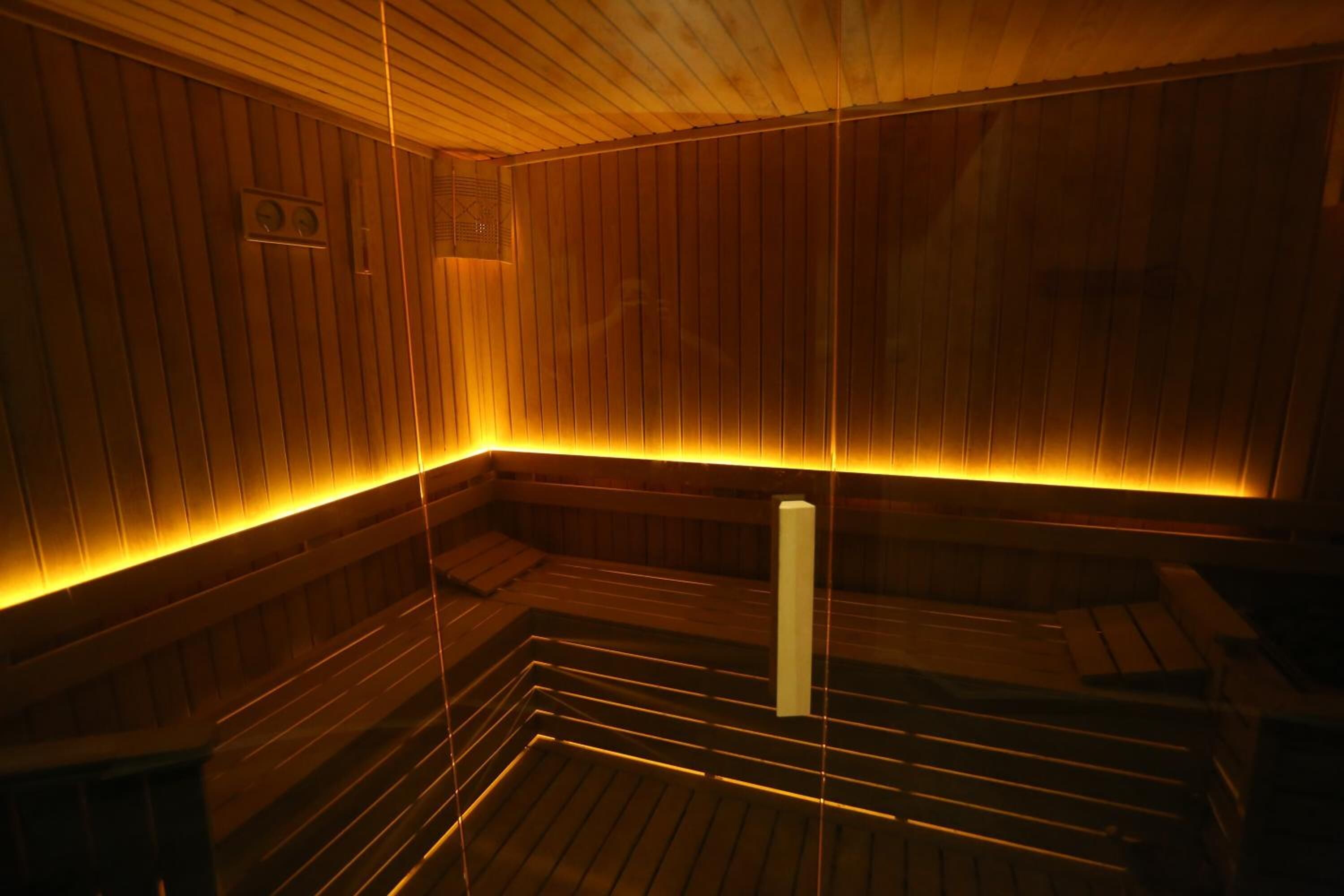 turkish bath/hammam, aromatherapy, deep-tissue massages, sports massages