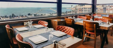 Breakfast, lunch and dinner served