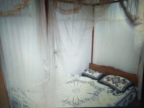 Free WiFi, bed sheets - White House (Unawatuna)