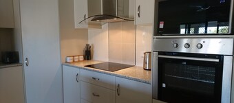 Palm Lakeside - Bowen, Whitsundays Wifi Netflix Private Cool Luxury