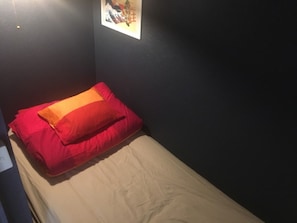 Habitación familiar | Decoración personalizada, muebles diferentes y wifi gratis 