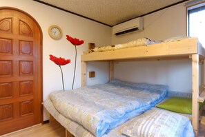Chambre Triple | Décoration personnalisée, ameublement personnalisé, Wi-Fi gratuit