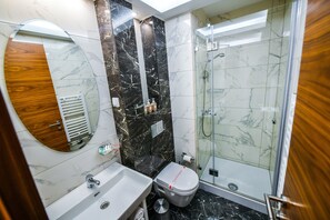 Minibar, desk, soundproofing, bed sheets - Hotel Zepter Palace (Banja Luka)