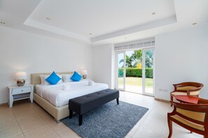 Luxury Villa | 4 bedrooms, premium bedding, in-room safe, individually decorated - Sunset View Luxury Pool Villa (Pattaya)