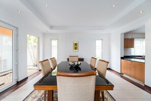 奢華別墅 | 房內用餐