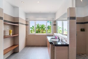 Luxury Villa | Bathroom - Sunset View Luxury Pool Villa (Pattaya)
