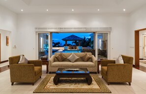 Luxury Villa | Living area - Sunset View Luxury Pool Villa (Pattaya)