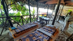 Hot stone massages, deep-tissue massages, Swedish massages - Kajibange bar and guesthouse (Nungwi)