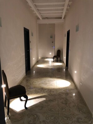 Yhden hengen huone | Egyptinpuuvillaiset lakanat, ylelliset vuodevaatteet, untuvapeitot