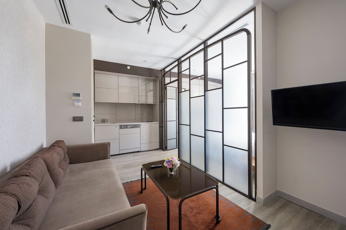 Superior Suite, 1 King Bed with Sofa bed, Kitchen | Egyptian cotton sheets, premium bedding, minibar, in-room safe