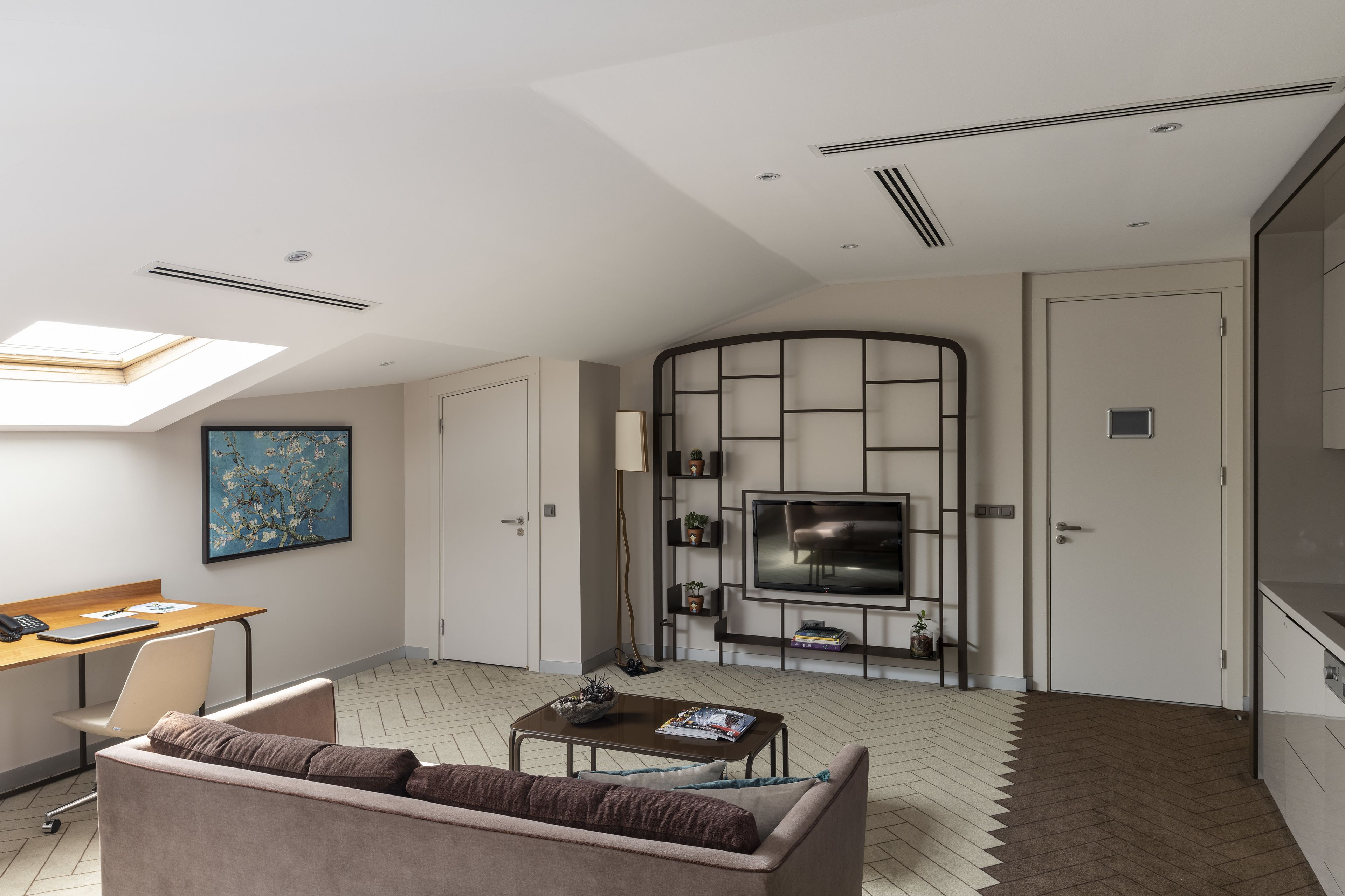 deluxe studio suite, multiple beds, kitchen | 1 bedroom, egyptian cotton sheets, premium bedding, minibar