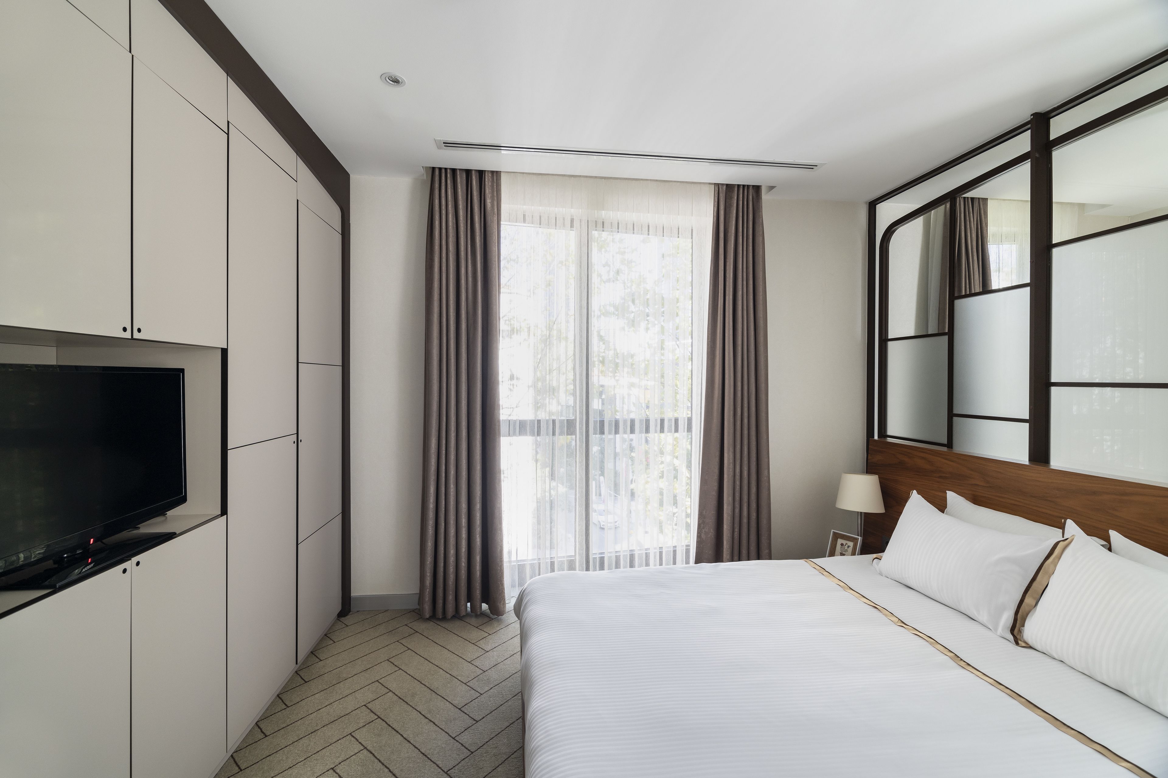 1 bedroom, egyptian cotton sheets, premium bedding, minibar