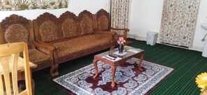 Superior Cottage, 1 Double Bed, Non Smoking | Living area | Flat-screen TV