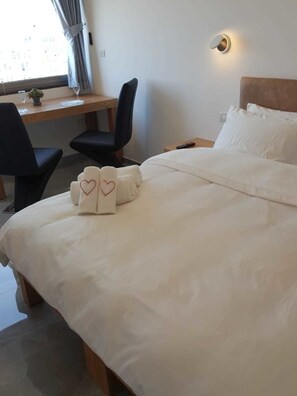 1 bedroom, Egyptian cotton sheets, premium bedding - ALPHA JERUSALEM City Center apt. (Jerusalem)