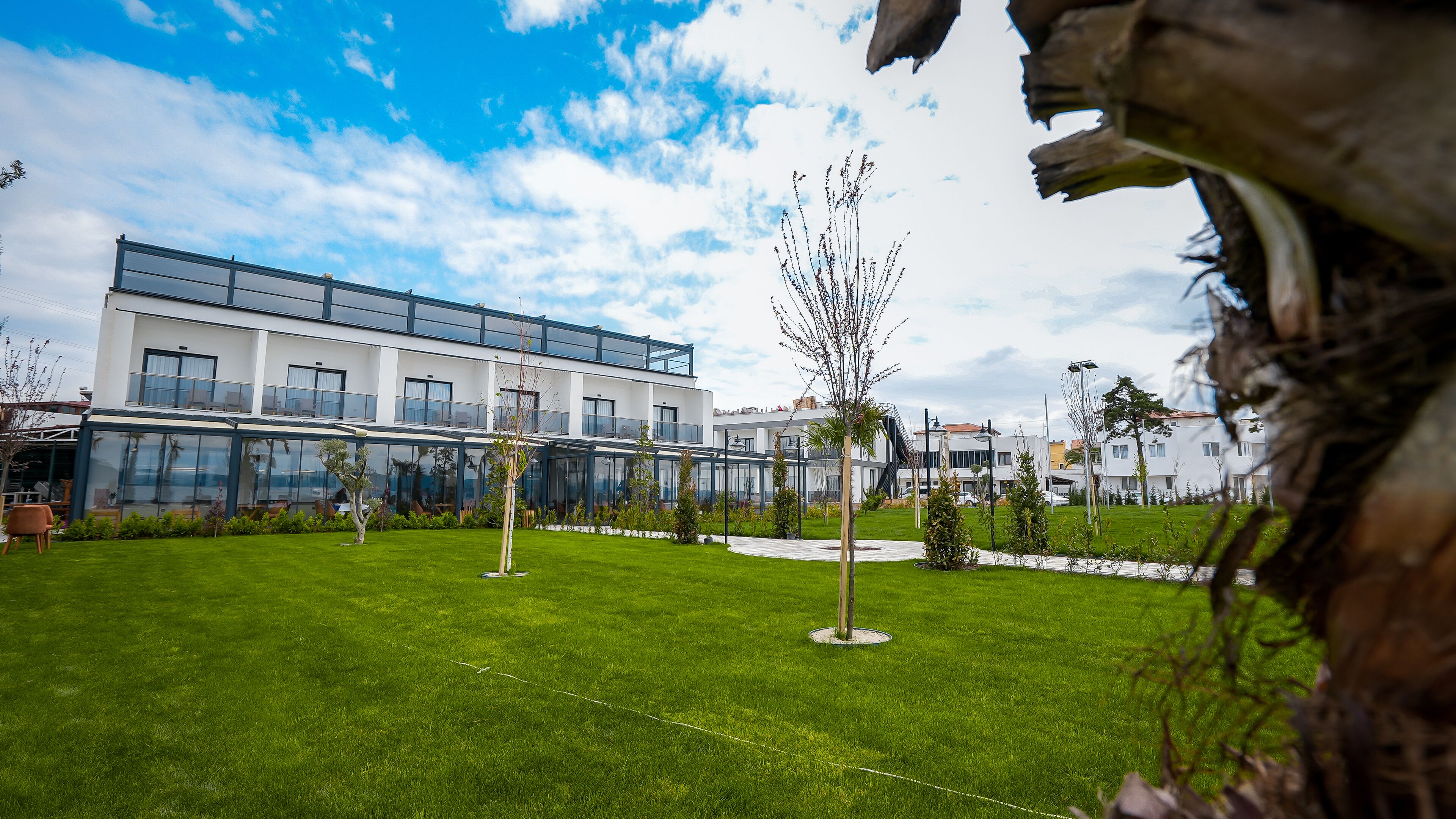 breakfast, lunch and dinner served