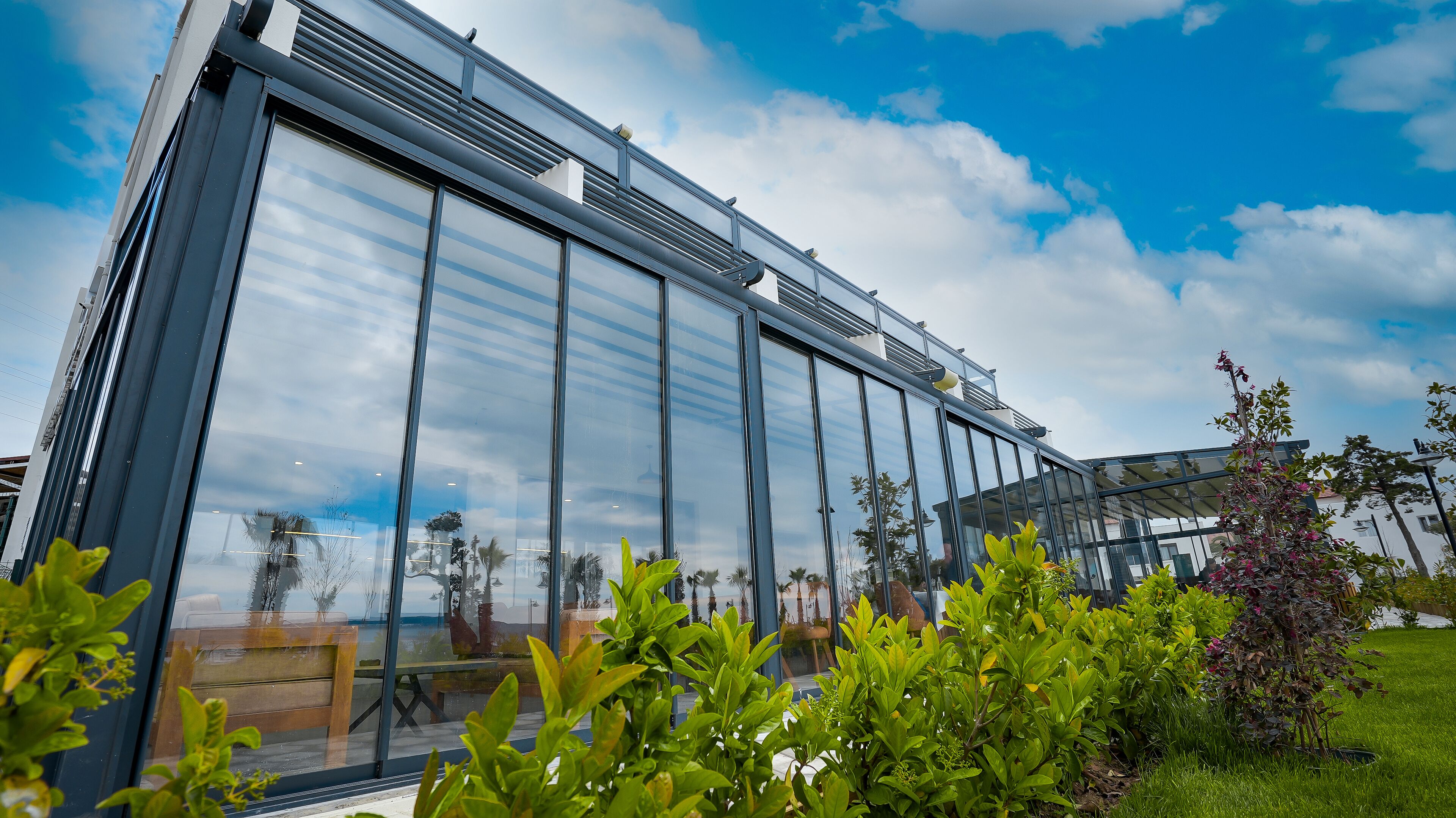 breakfast, lunch and dinner served