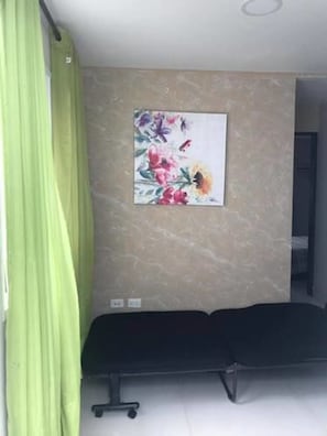 Appartamento, letti multipli, fumatori | Area soggiorno | TV a schermo piatto 32 pollici con canali via cavo, TV