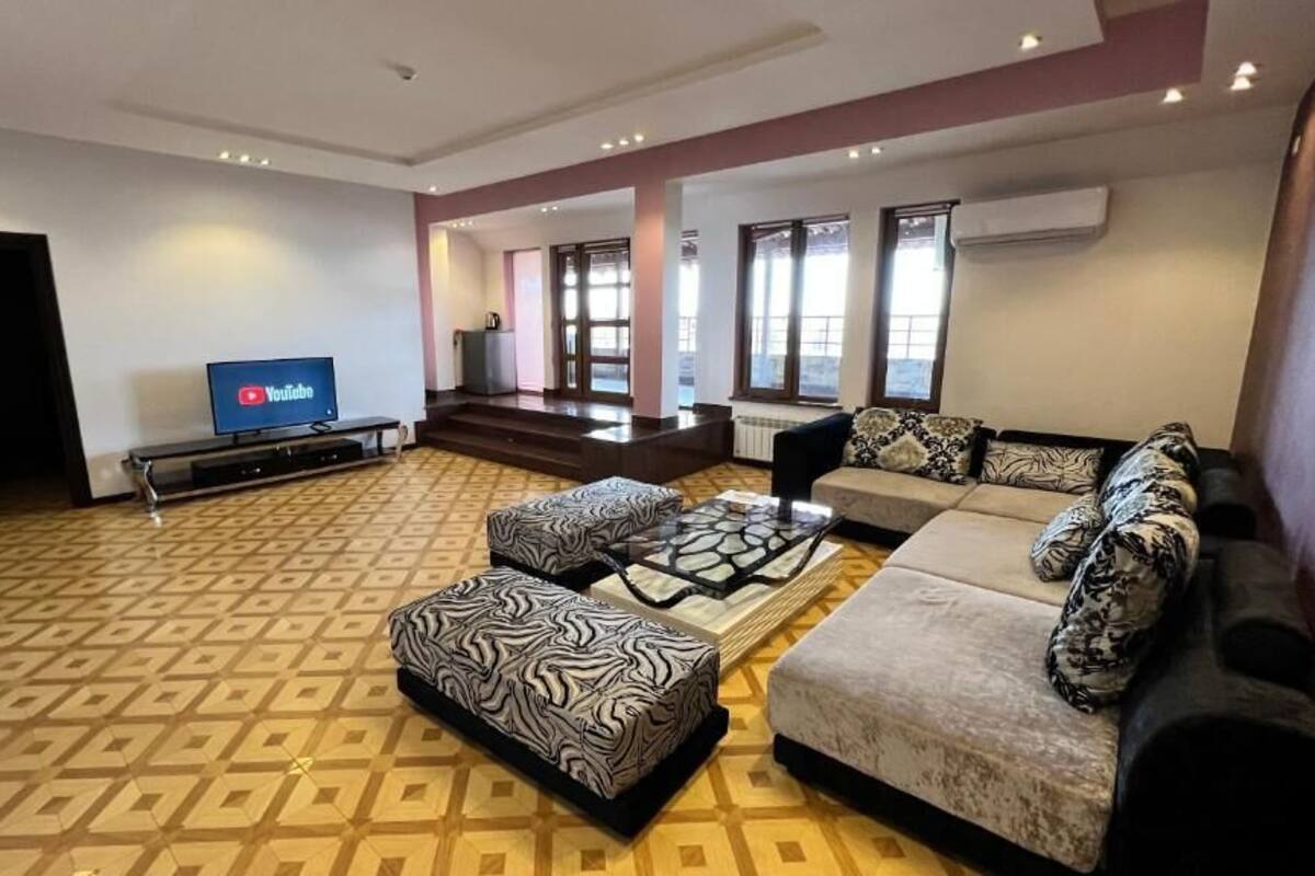 Family Room | In-room safe, desk, blackout drapes, soundproofing