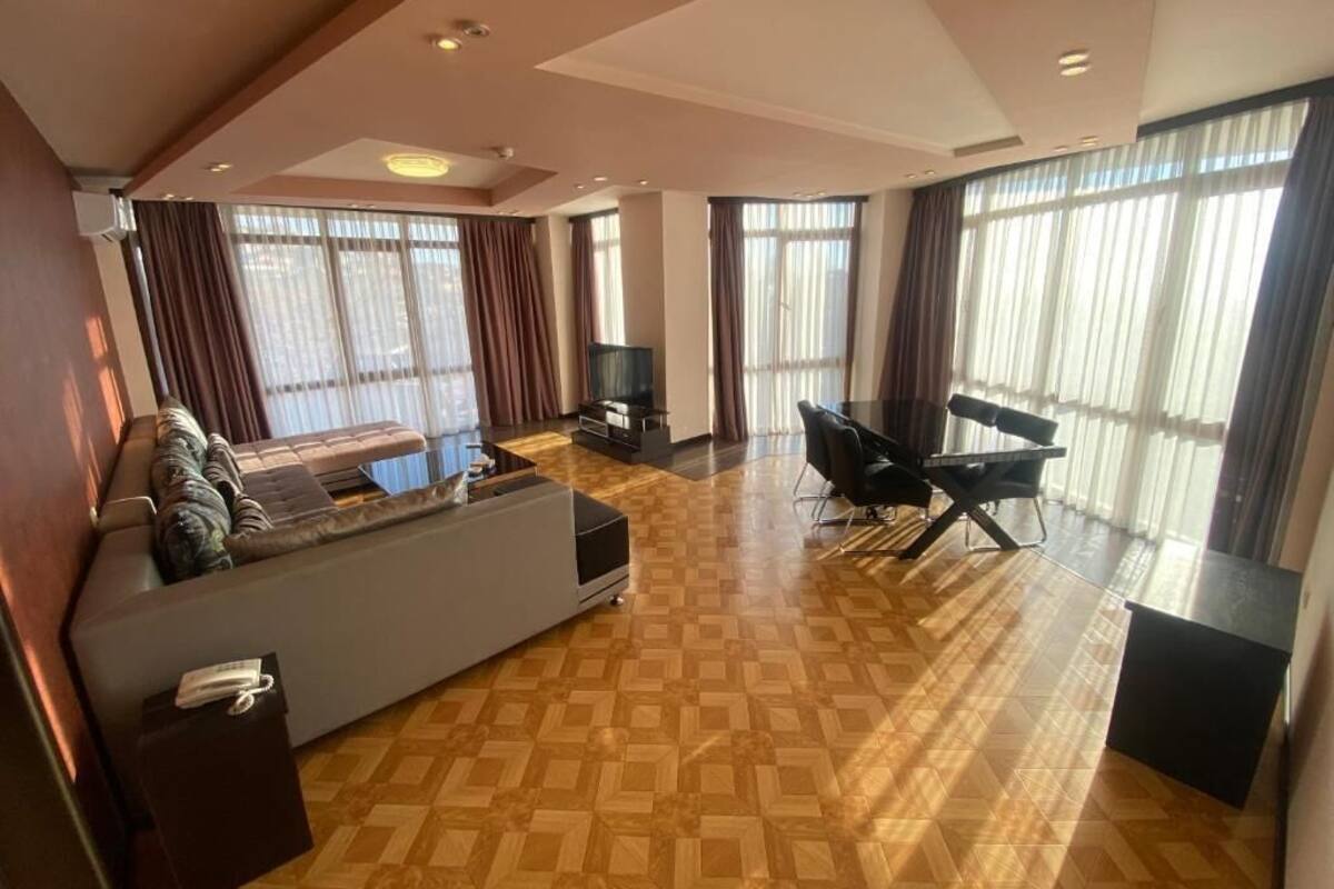 Deluxe Room, 1 Bedroom | Living area | Smart TV
