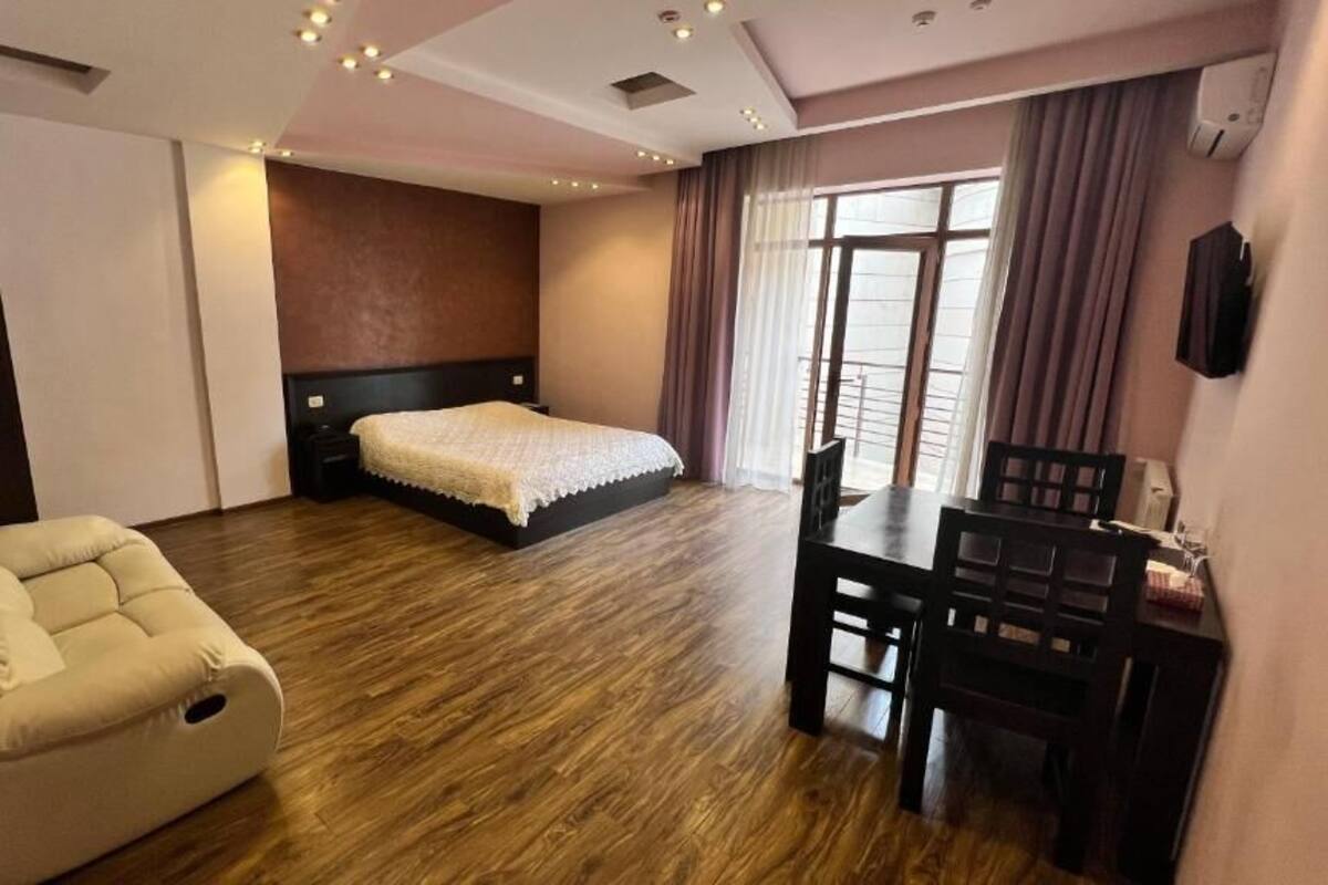 Standard Double Room | In-room safe, desk, blackout drapes, soundproofing