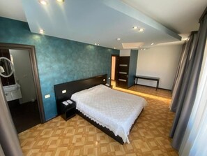 Deluxe Room, 1 Bedroom | In-room safe, desk, blackout curtains, soundproofing - Grand Hills Hotel (Yerevan)