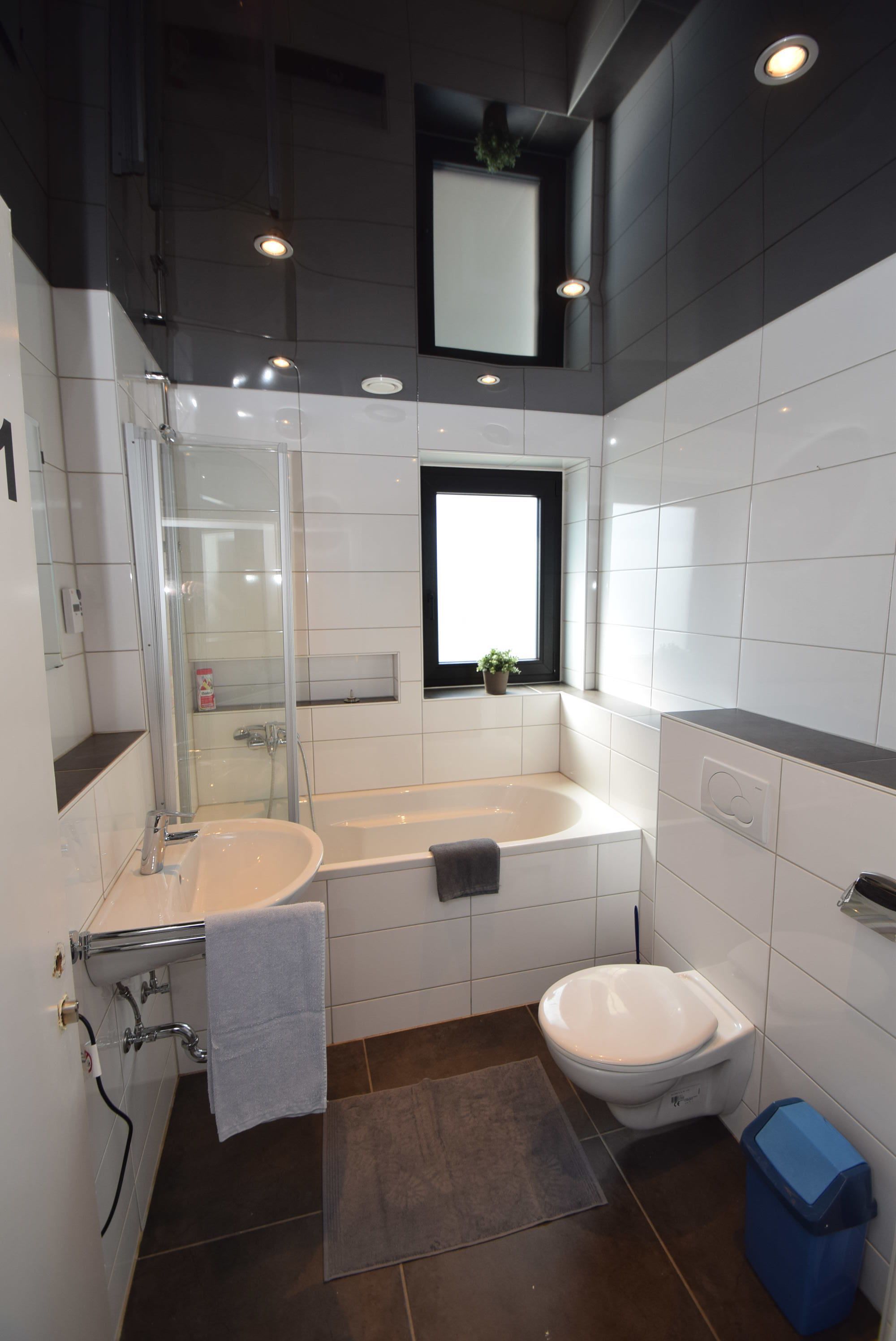 Economy Double Room | Deep soaking bathtub